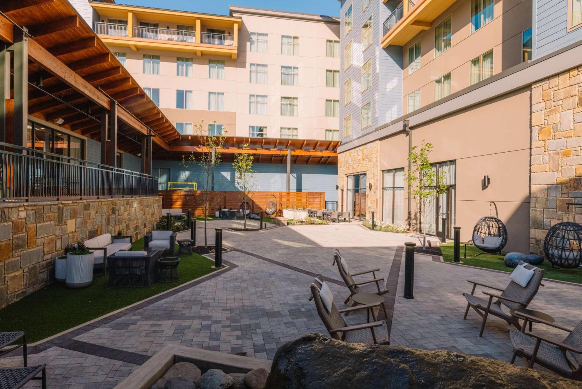 Embassy Suites By Hilton Gatlinburg Resort Exterior foto