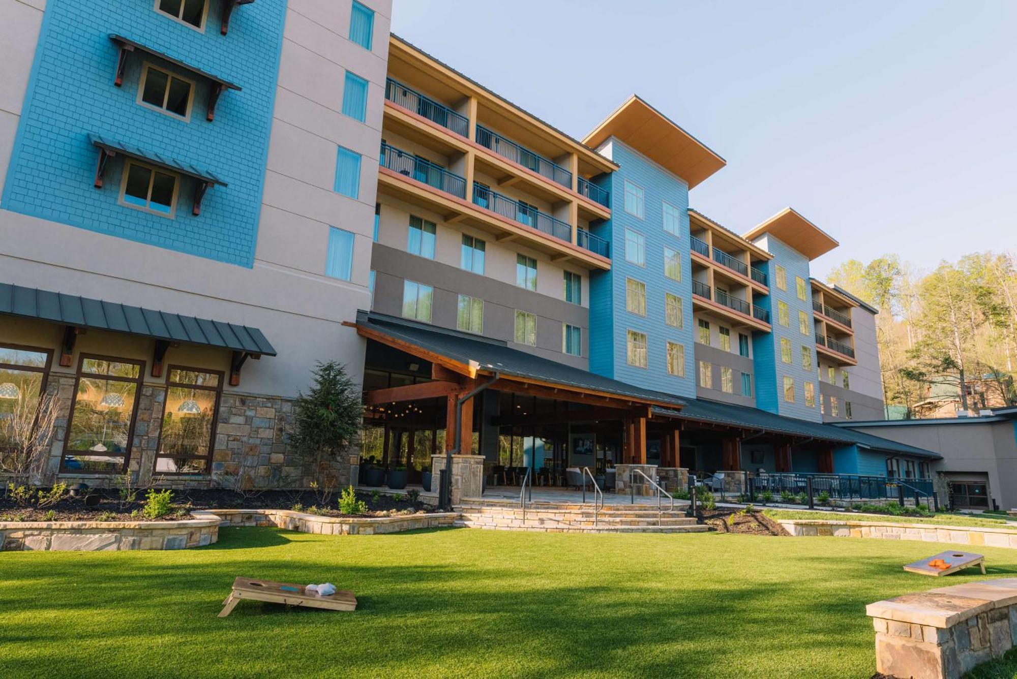 Embassy Suites By Hilton Gatlinburg Resort Exterior foto