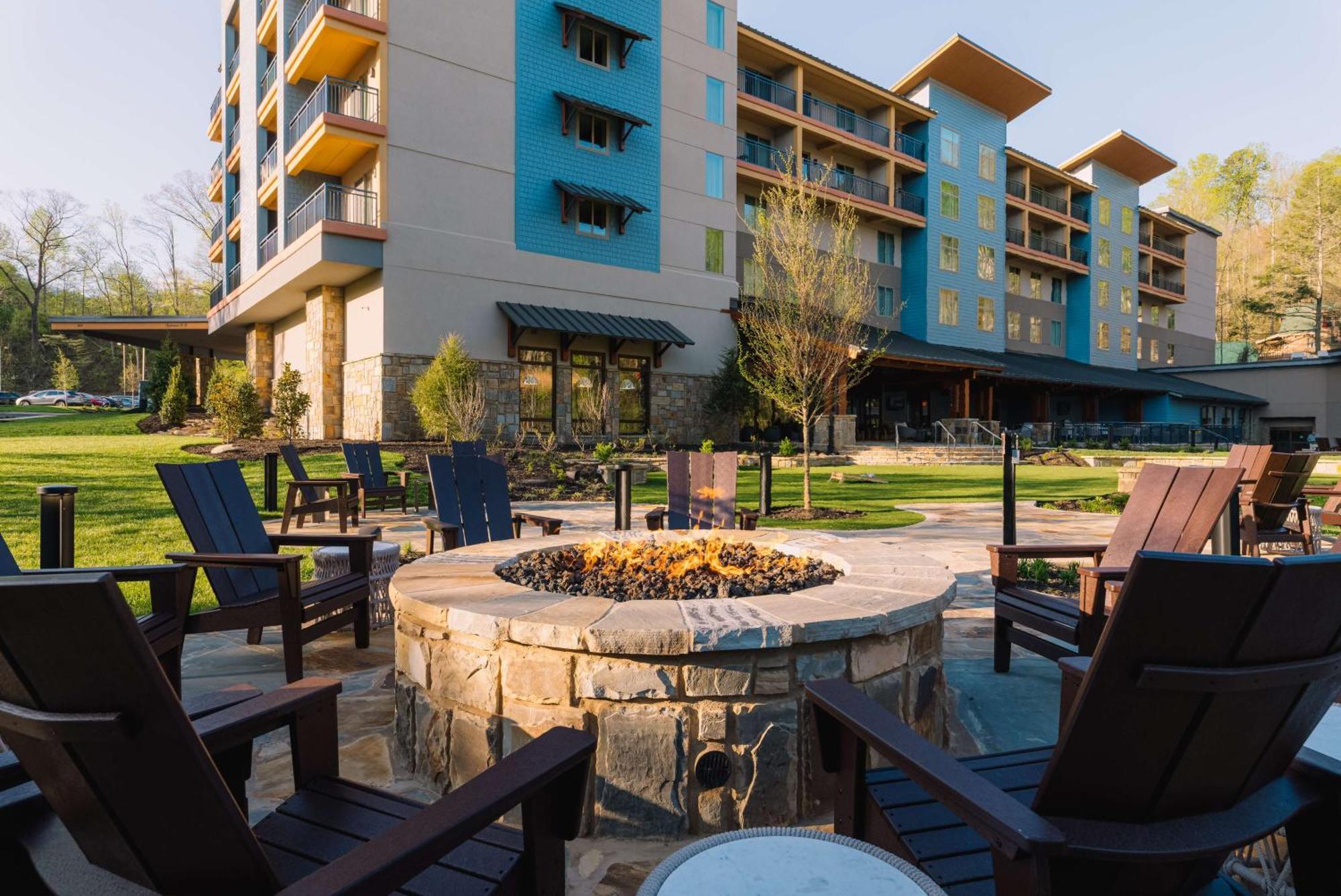 Embassy Suites By Hilton Gatlinburg Resort Exterior foto